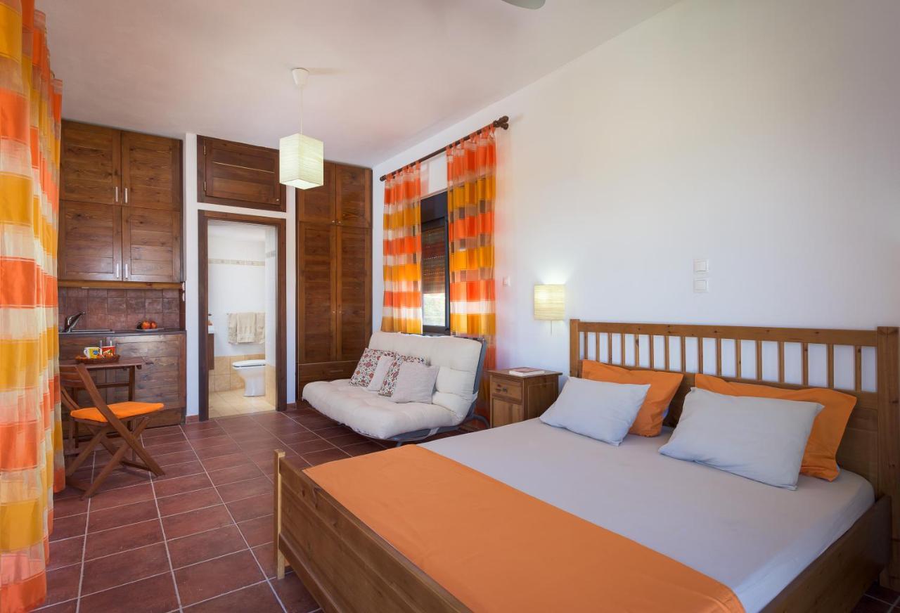 Cristelia Seafront & Pool Villa 拉卡尼亚 外观 照片
